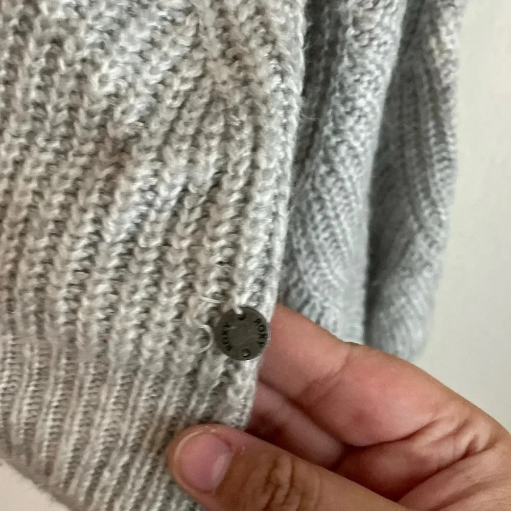 Roxy Sweater Womens Size M Gray Side Tie
Long Sleeve V Neck Knit Pullover - Picture 3 of 6